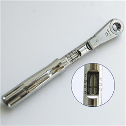 Universal manual torque wrench