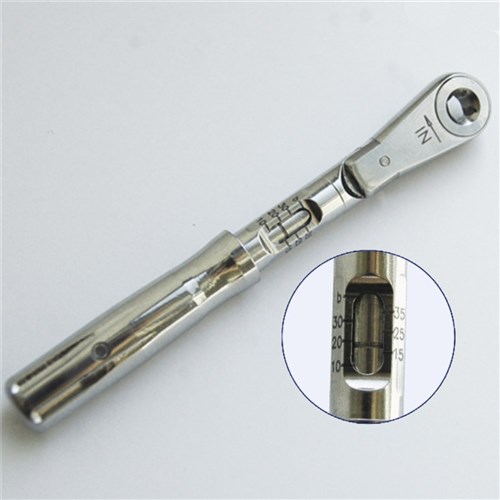 Universal manual torque wrench